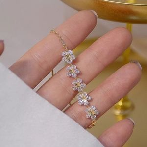 HOST PICK 💜Gold Flower Power Bracelet